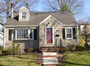 444 Chestnut St, Ridgefield, NJ 07657