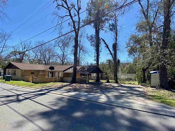 4th image of 402 SE 1st St
