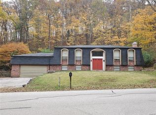 3400 Bluffs Dr, Eureka, MO 63025