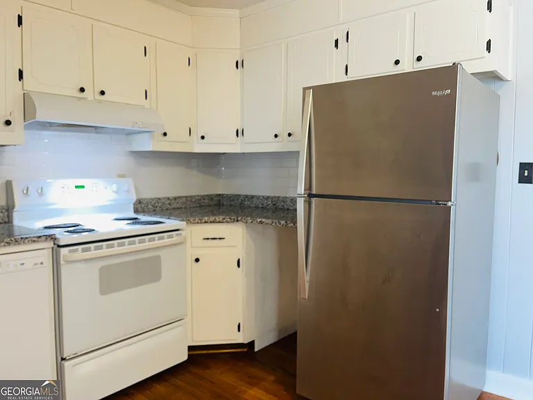 406 E Main St — Photo 11