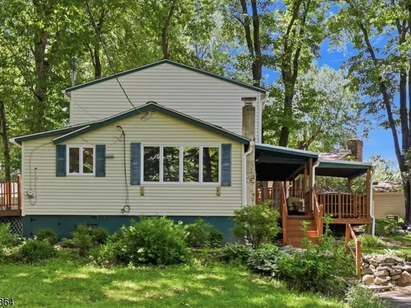 9 Juniper Trl, Kinnelon Boro, NJ 07405