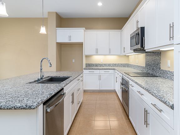 5th image of 232 Village Commons Blvd Unit 25
