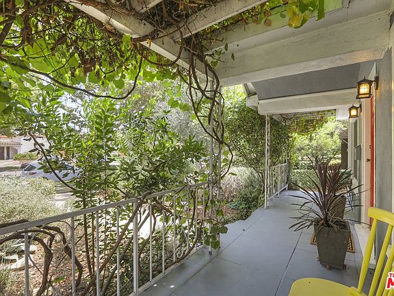 2nd image of 3918 Glenfeliz Blvd