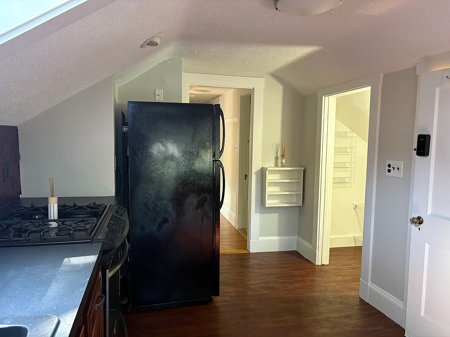 2 bed, 1.0 bath, 800 sqft, $2,200 — Photo 3