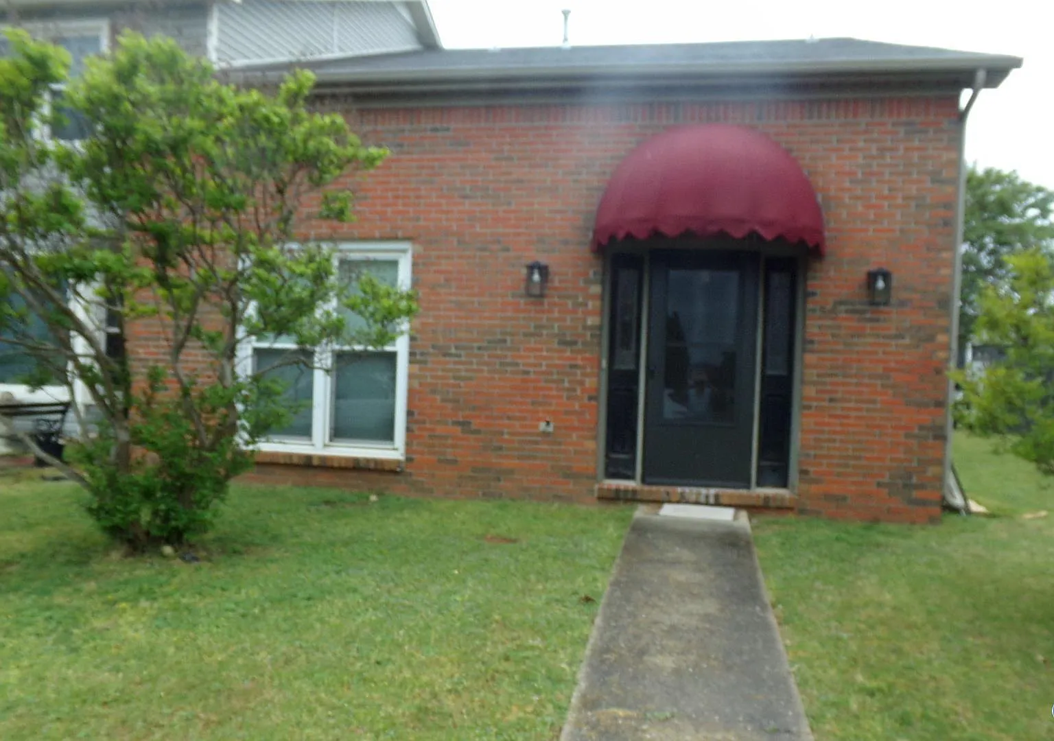 3 bed, 2.5 bath, 2084 sqft, $1,600 — Photo 1