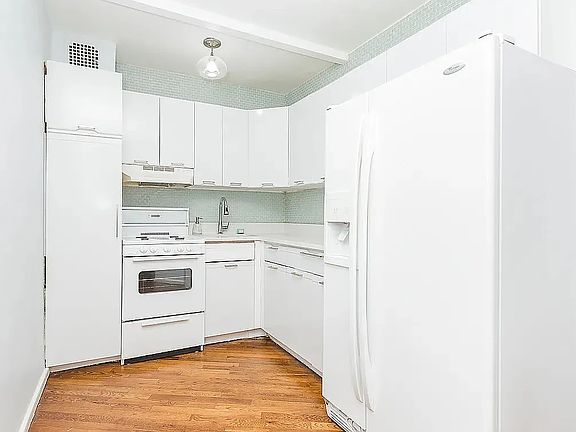 5th image of 74-45 Yellowstone Blvd APT 2D