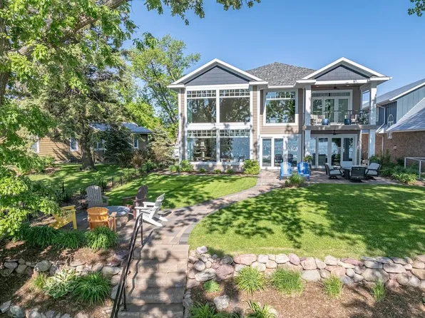 15708 Rusty Rd, Spirit Lake, IA 51360