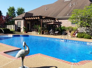 1812 Charrington Ln, Collierville, TN 38017