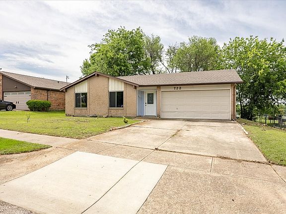 3rd image of 722 Meadowglen Dr