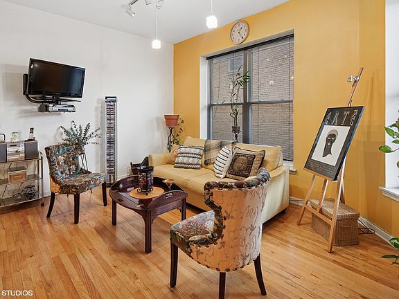 4th image of 1048 W Foster Ave APT C