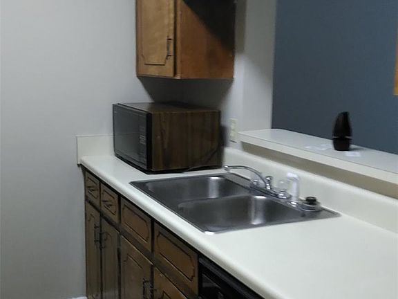 4th image of 117-123 Candlebrook Dr