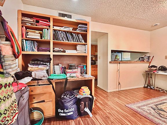 3rd image of 912 W 22nd 1/2 St APT C