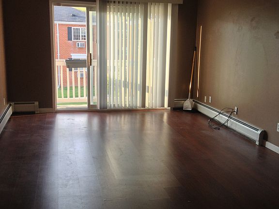 4th image of 2420 Parmenter Blvd APT 205