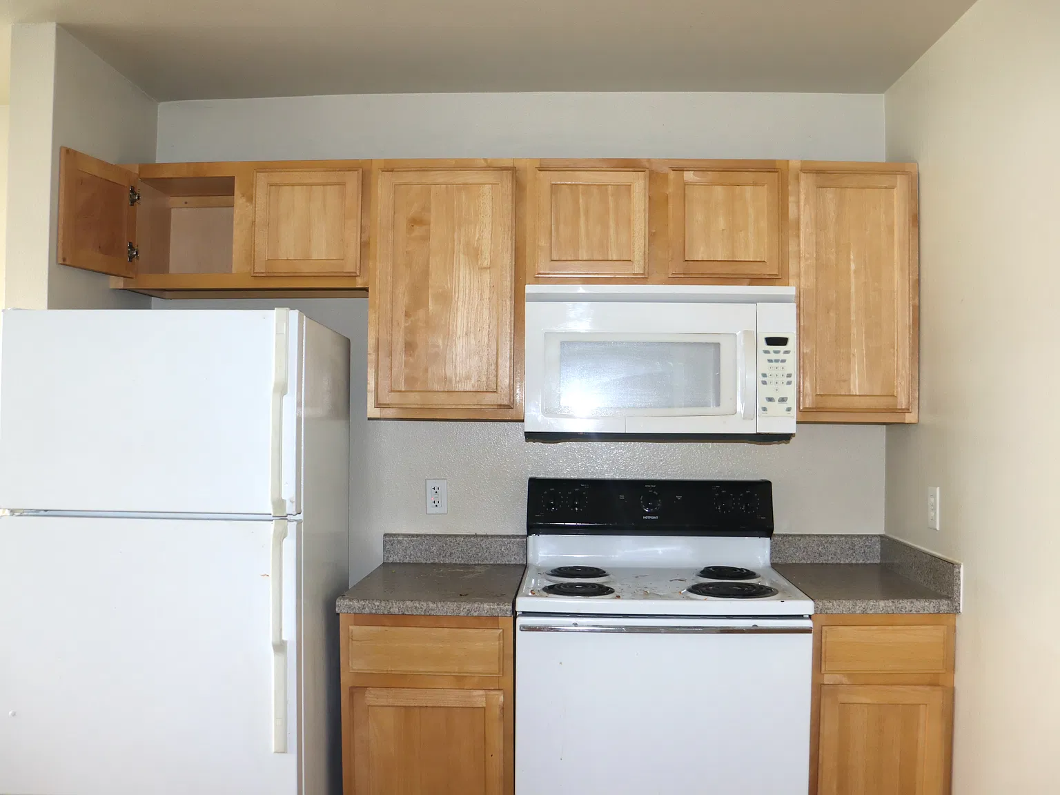 2 bed, 845 sqft, $1,475 — Photo 3