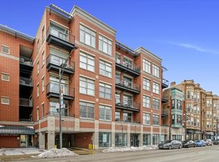 3260 N Clark St APT 203, Chicago, IL 60657