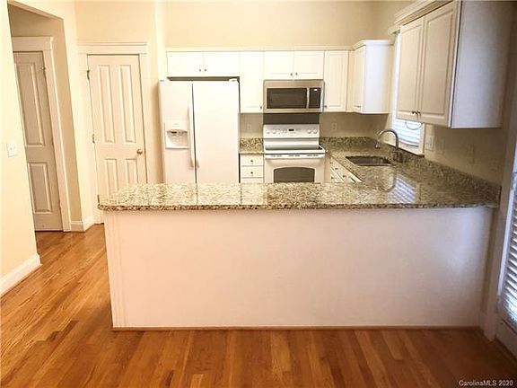 4th image of 16919 Pennington Dr