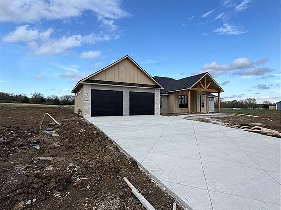 4th image of 1110 Bluestem Cir