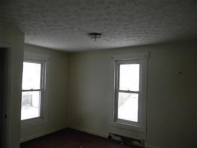 4th image of 810 E Sycamore St