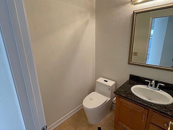5th image of 2932 Dorchester Cir