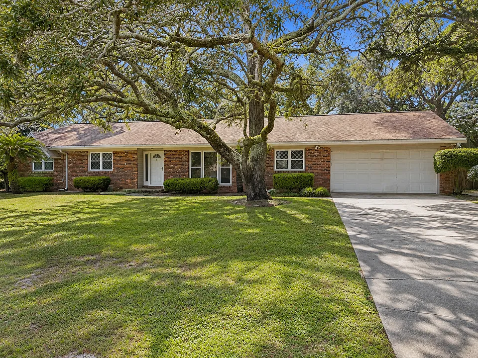 22 Country Club Rd