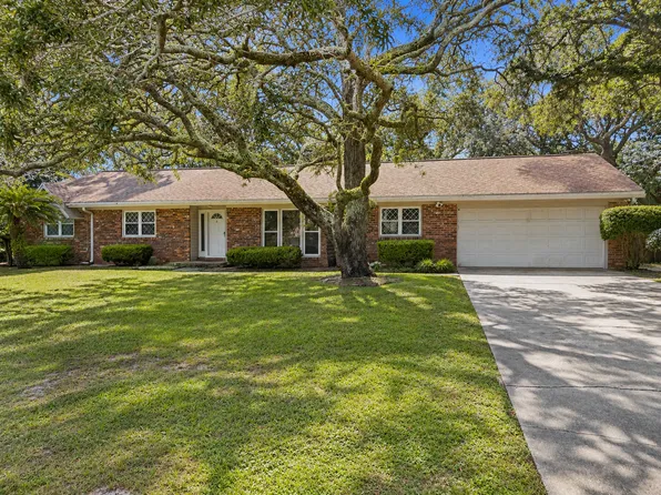 22 Country Club Rd, Shalimar, FL 32579
