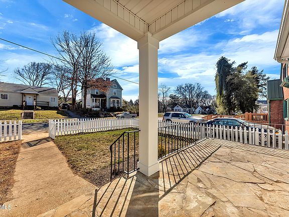 2nd image of 2309 Woodbine Ave