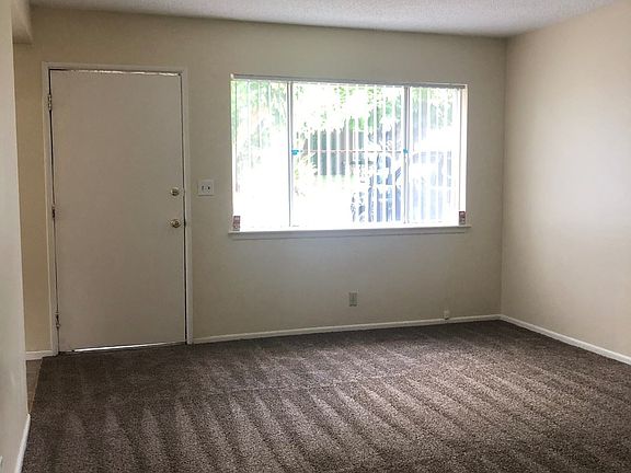 3rd image of 11178 Yardley Pl