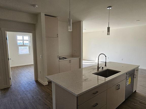 4th image of 141 S Ann St #306