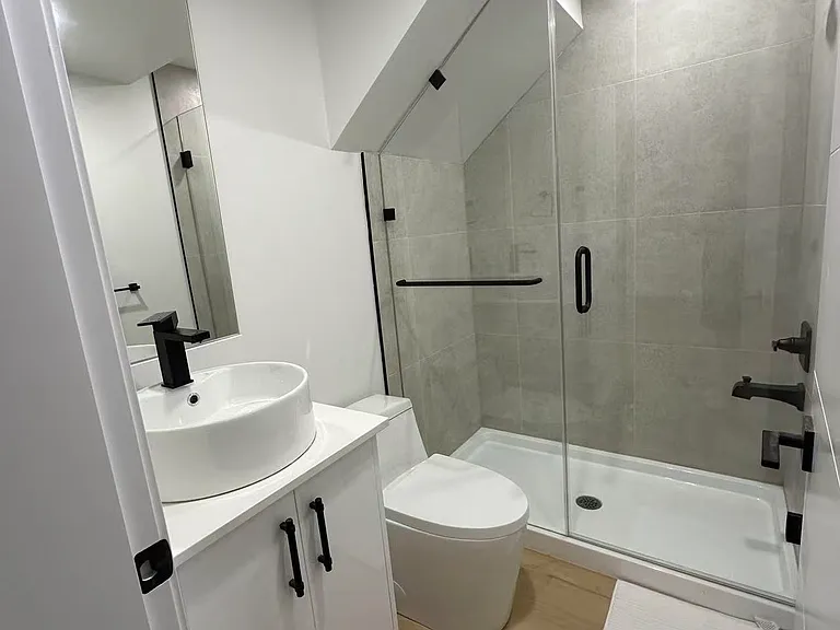 1536 Duthie Ave #3 — Photo 9
