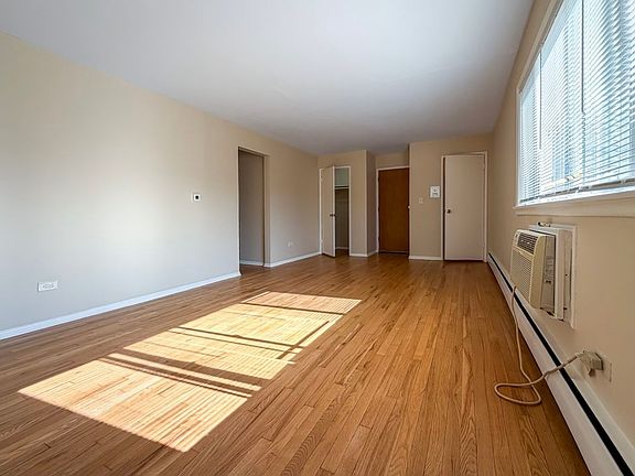 5th image of 4331 N Kedvale Ave APT 303