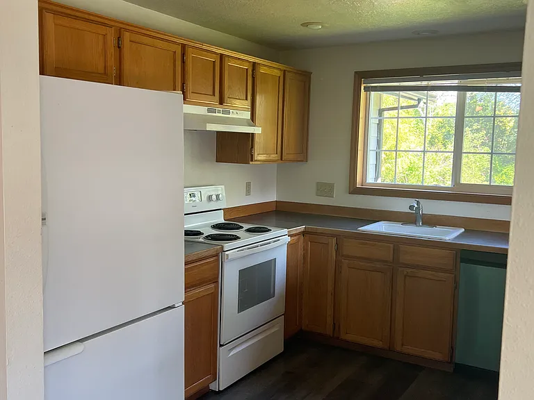 850 SW Agee St — Photo 6