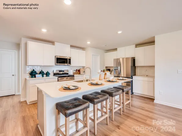 13228 Hampton Bay Ln, Charlotte, NC 28262