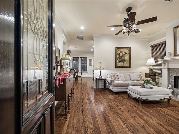 5th image of 809 W 9th St