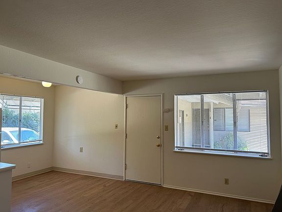 3rd image of 1530 Oakdale St #4