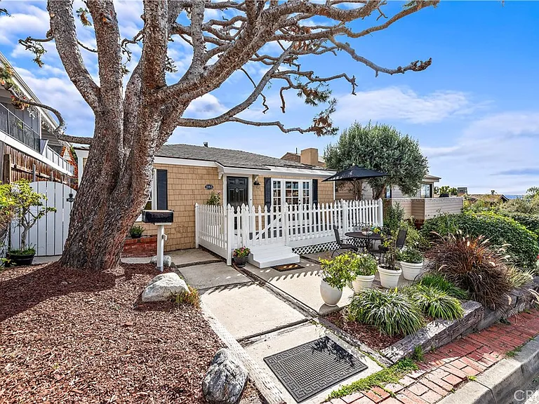 283 Fairview St — Photo 15
