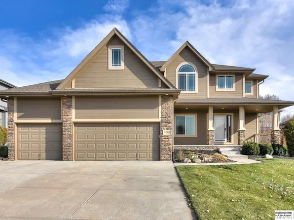 2041 S 195th St, Omaha, NE 68130