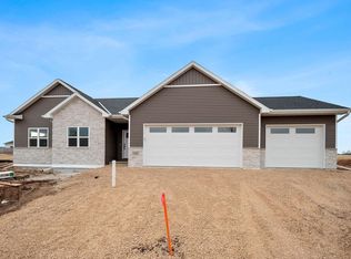 7401 Ridgeway Ct, Manitowoc, WI 54220