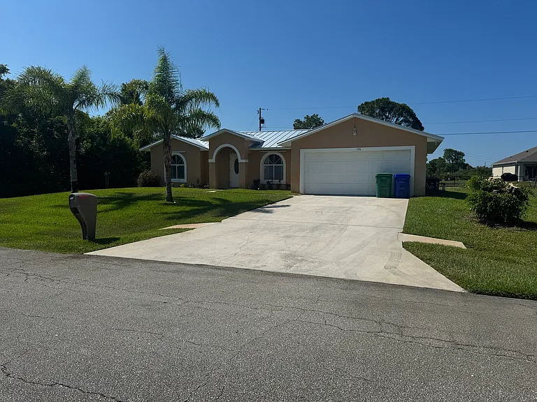 136 Aldea Dr — Photo 2