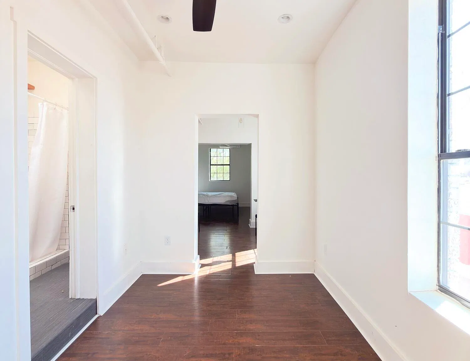 1 bed, 400 sqft, $900 — Photo 2