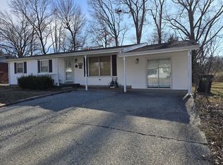 81 Dallas Dr, Harrisburg, IL 62946