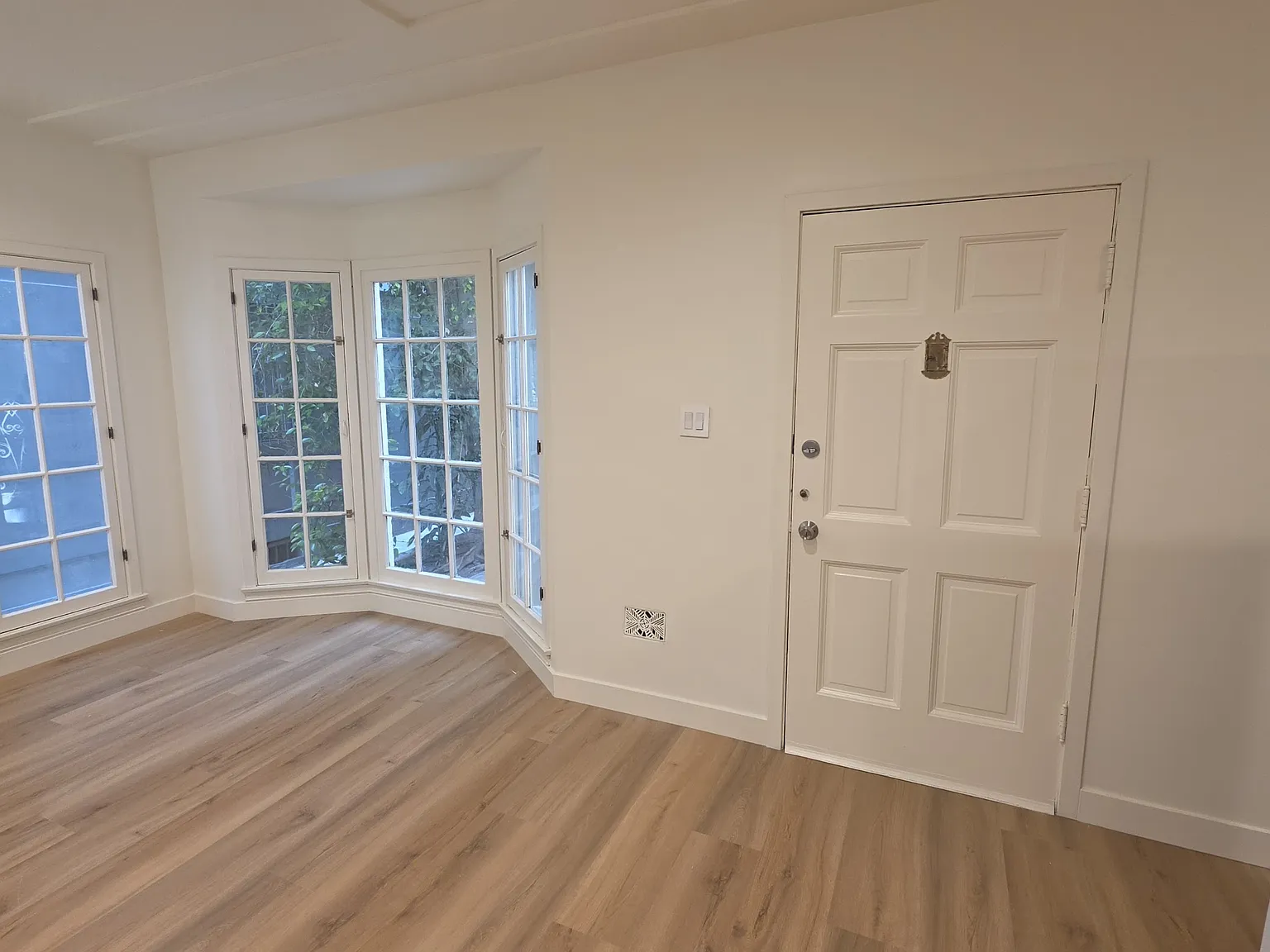 2 bed, 1200 sqft, $5,750 — Photo 1