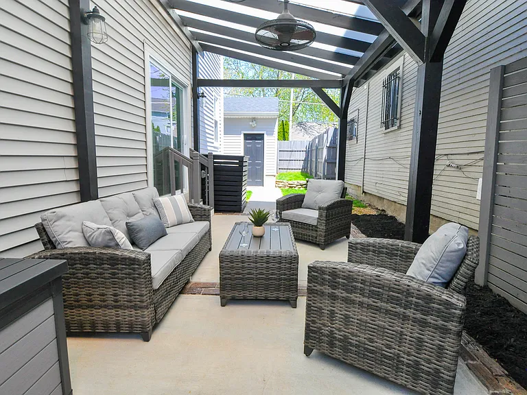 446 W 1st Ave — Photo 23