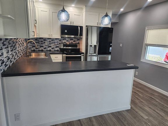 5th image of 48 Saunders Ave