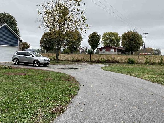 4th image of 218 Linda Ln