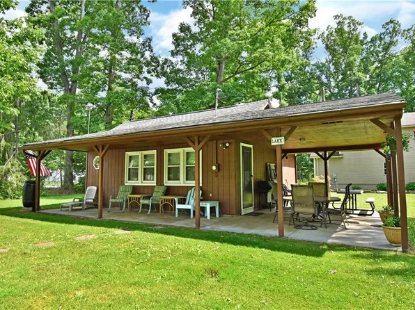 2940 Alexander St, Lake Milton, OH 44429