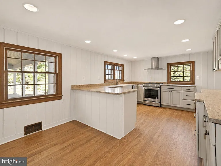 326 Walker Rd — Photo 22