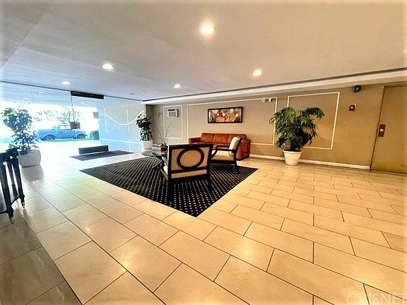 3rd image of 8568 Burton Way APT 307