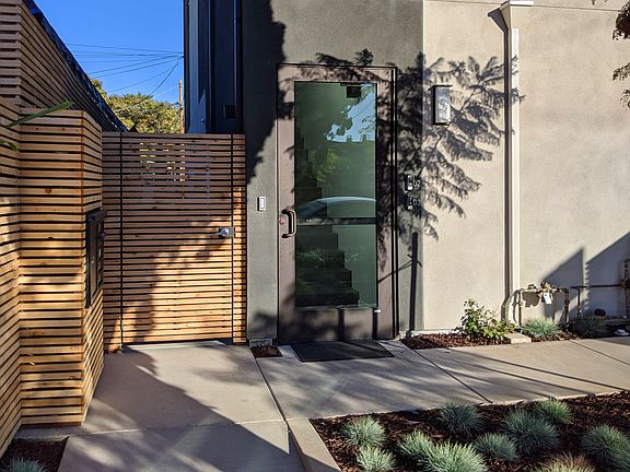 4th image of 3841 Richmond St #2