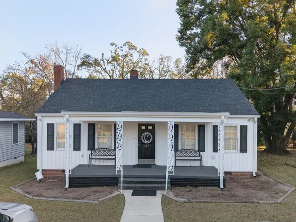 127 W Stuart Ave, Lyons, GA 30436