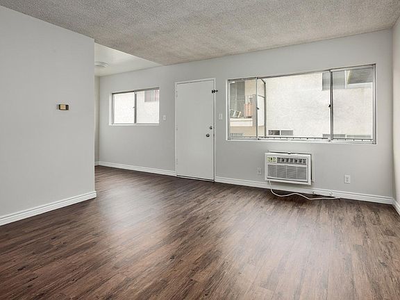 4th image of 320 Cornell Dr #H